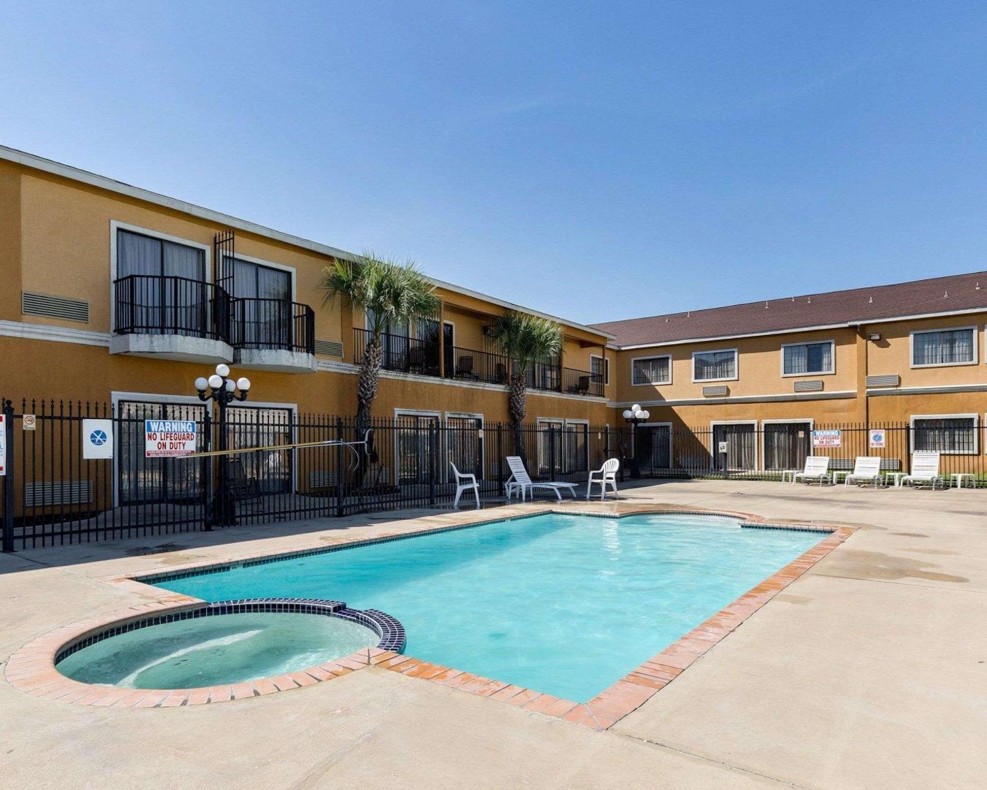 Baymont By Wyndham Houston North Exterior foto