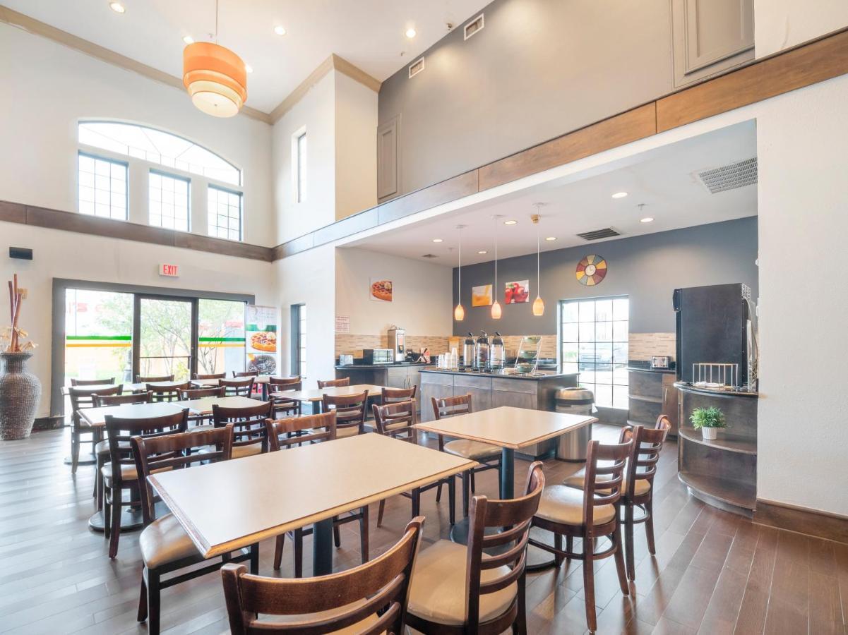 Baymont By Wyndham Houston North Exterior foto